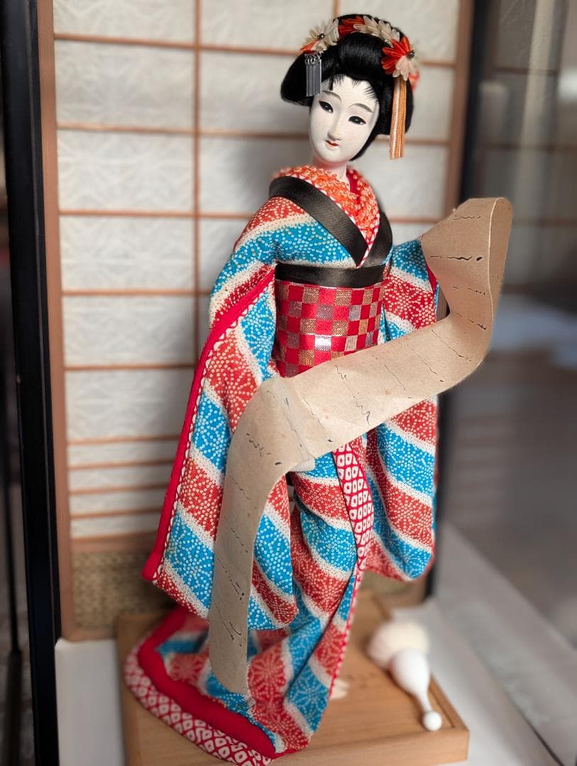 伝統的日本人形 着物 巻物付き