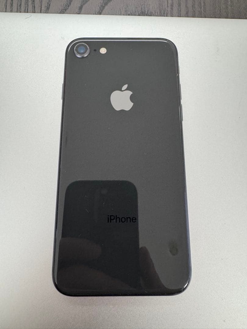 iPhone 8 64GB 本体 SIMロック解除済