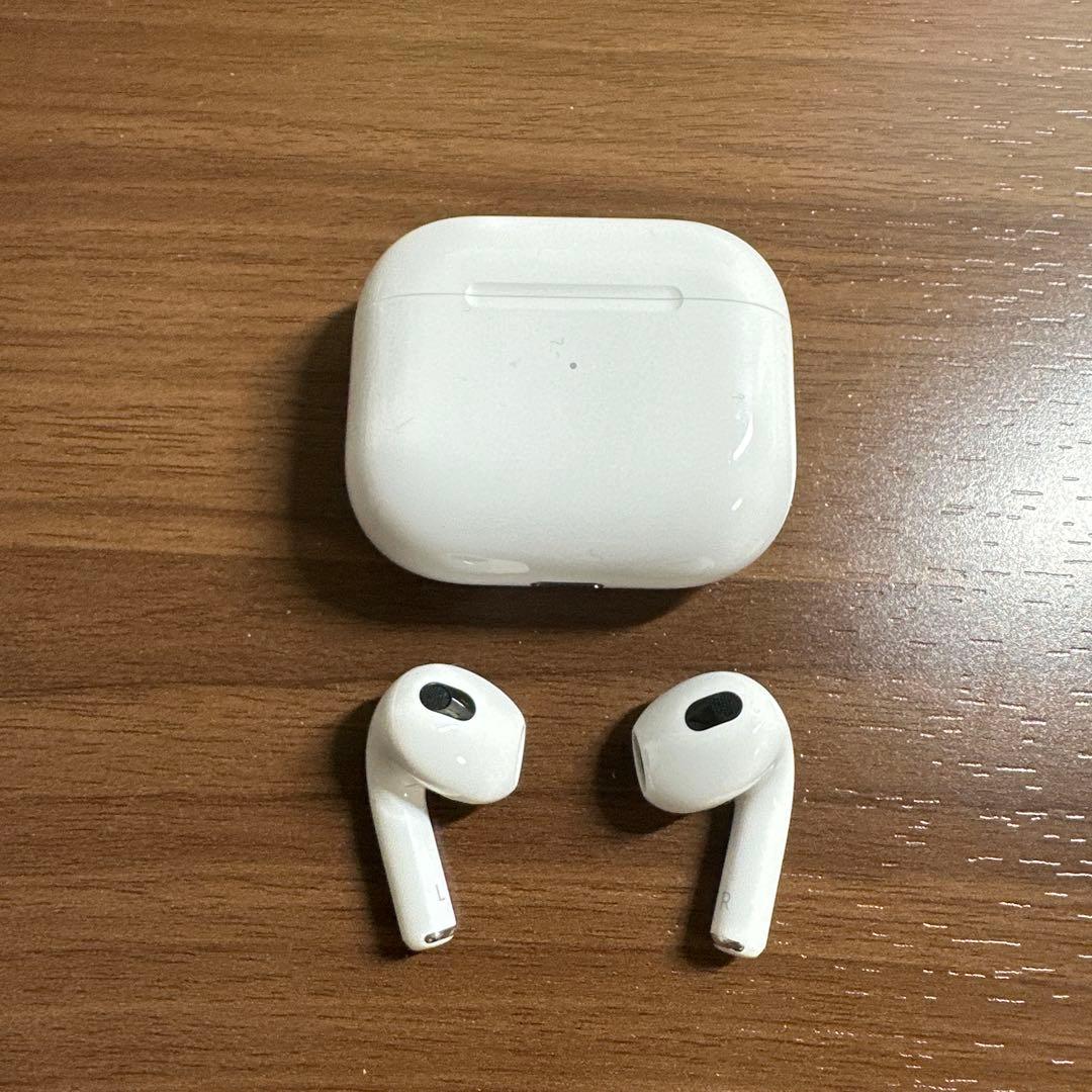 AirPods3 本体とケース