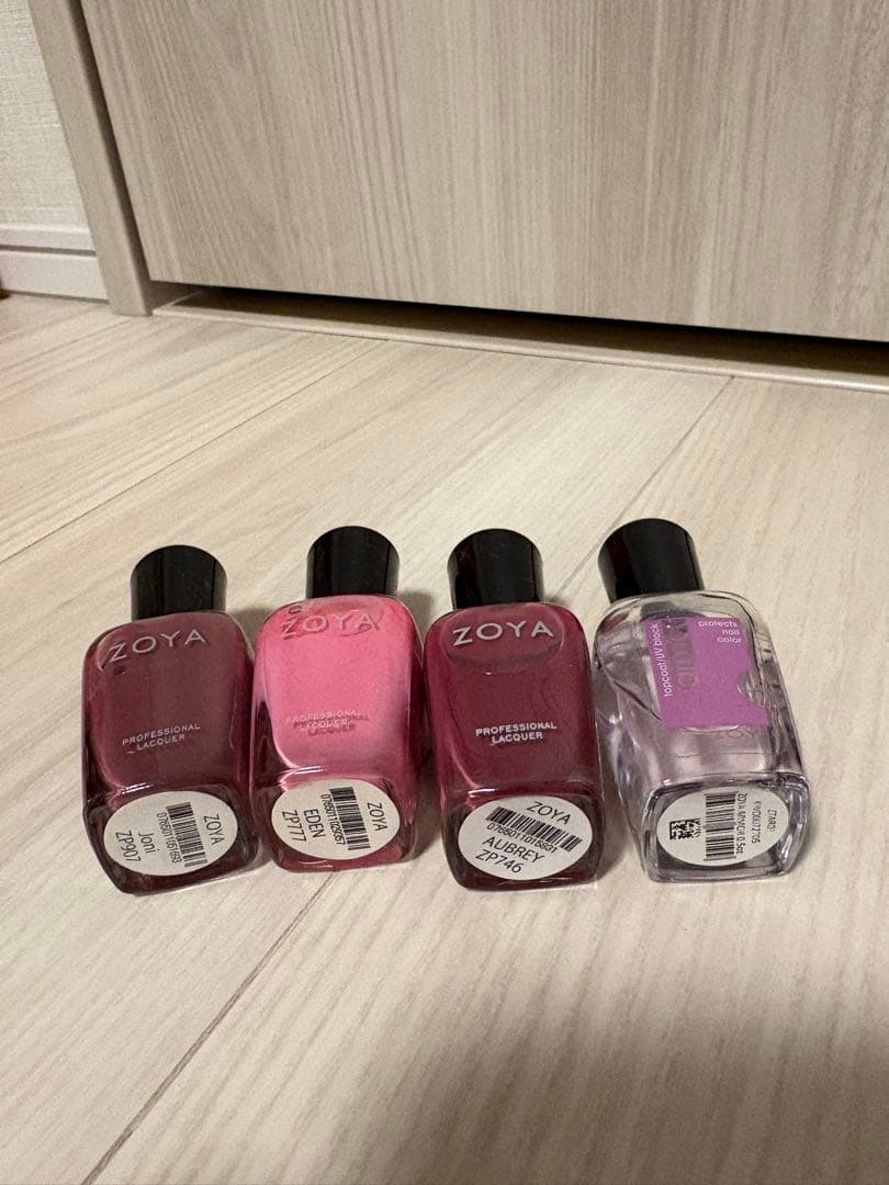 美品　Zoya ネイルポリッシュ 24本セット　ネイルカラー