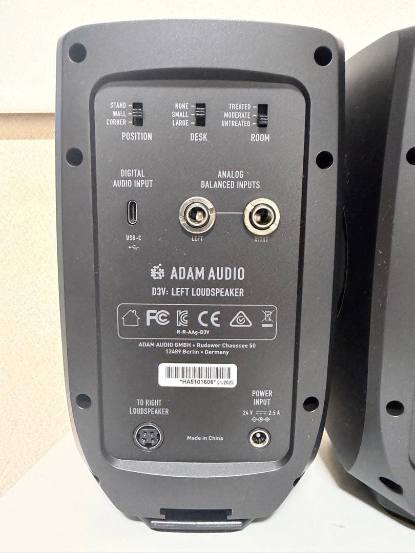 ADAM AUDIO D3V モニタースピーカー(ペア)ブラック