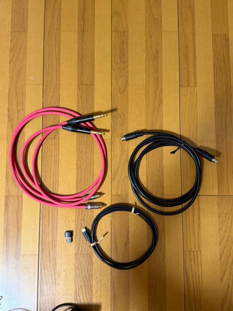 ADAM AUDIO D3V モニタースピーカー(ペア)ブラック