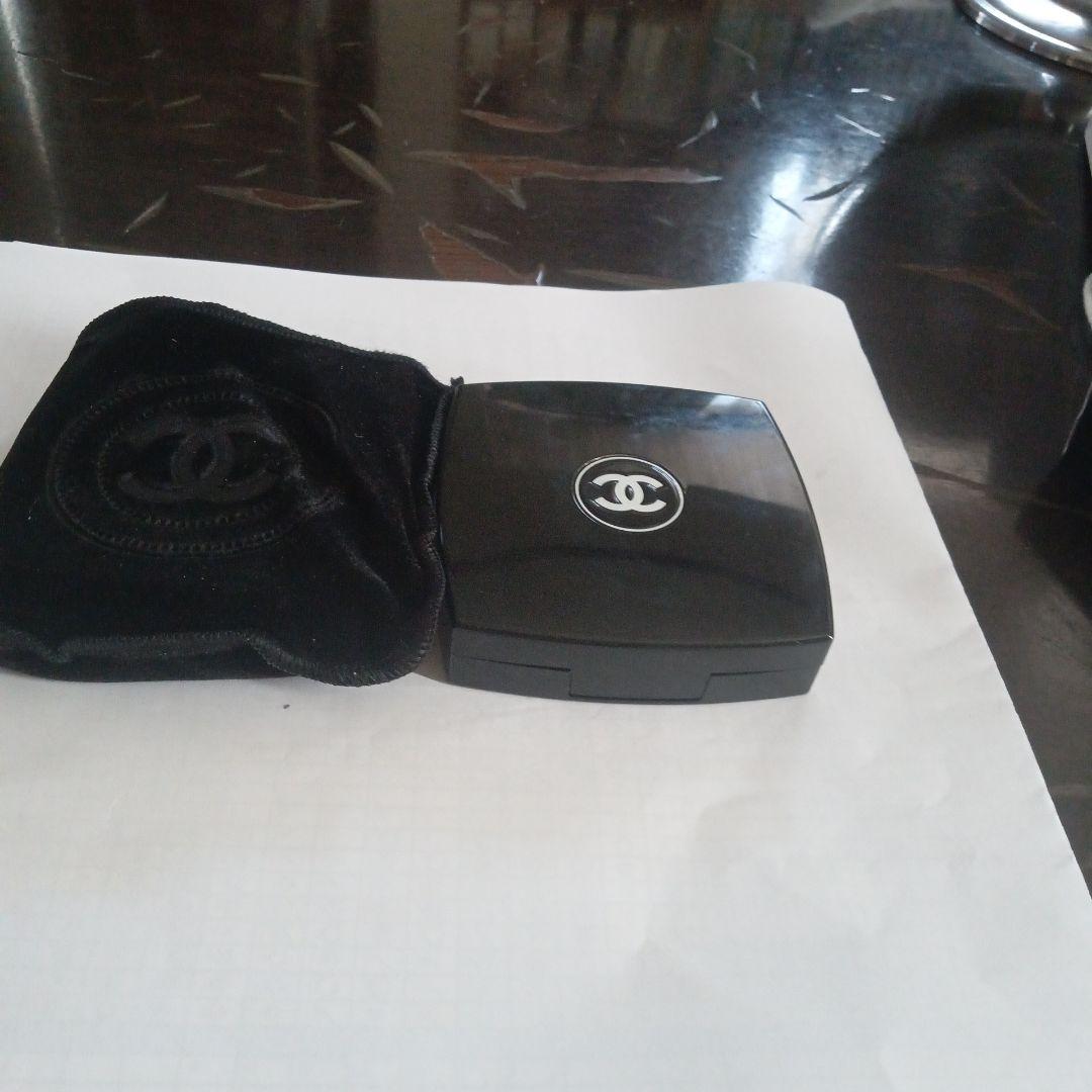 CHANEL アイシャドウパレット 239 Boutons Barooude