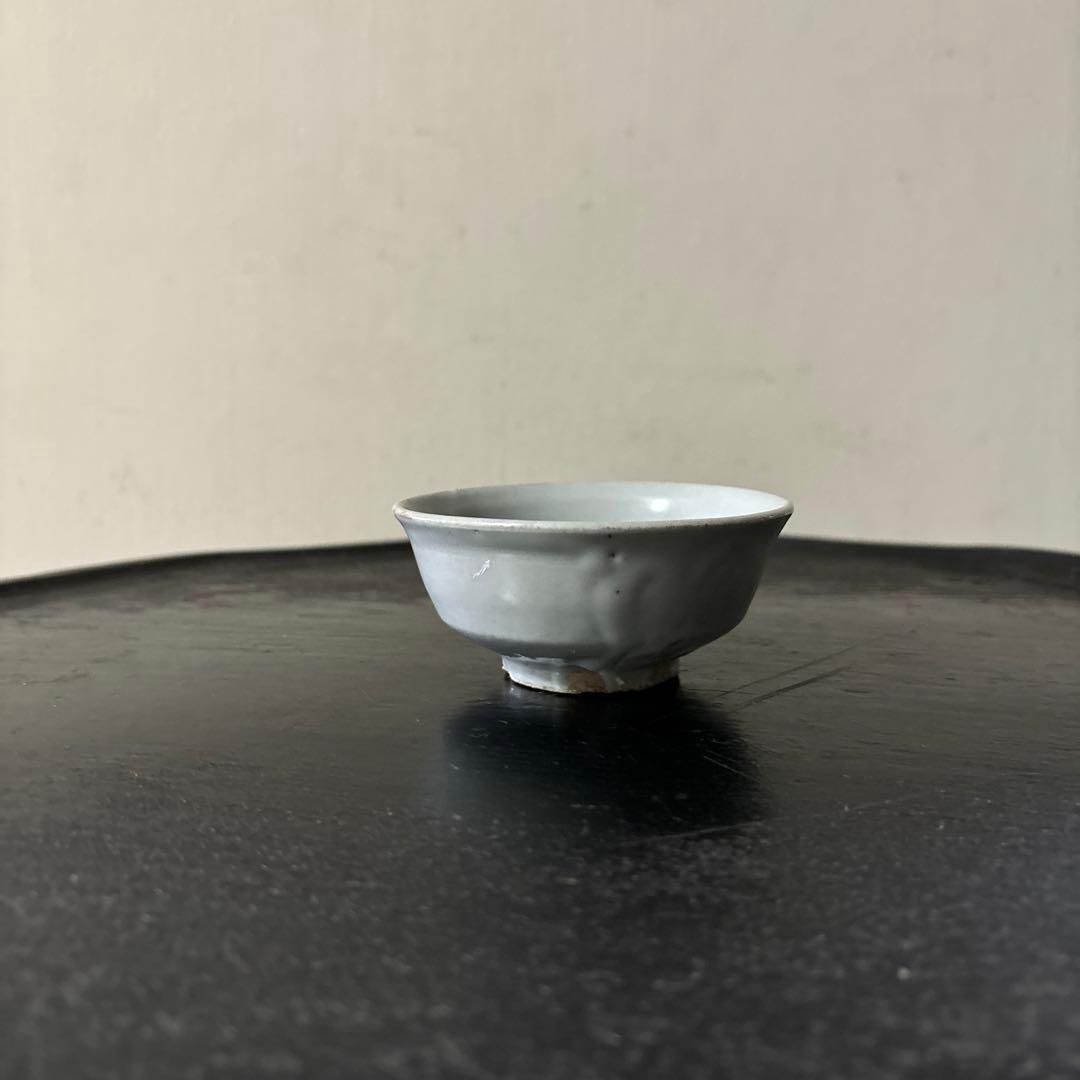李朝盃　白磁　堅手　ぐい呑み　骨董　アンティーク.古美術.骨董.酒器.韓国骨董.