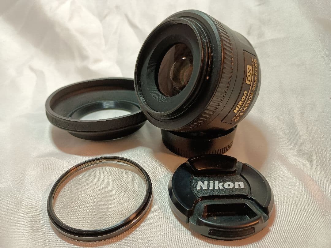 Nikon D7100 デジタル一眼レフカメラ　単焦点とズームのレンズ2本付き