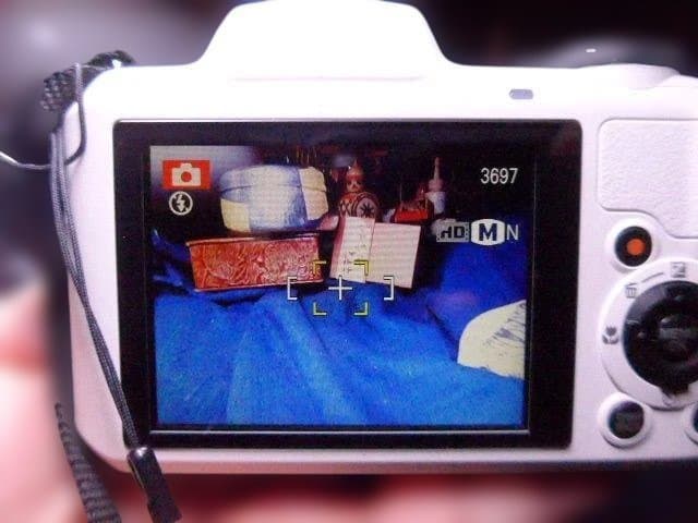 美品完動品。フジ FinePix S8650 ホワイト 単三電池使用