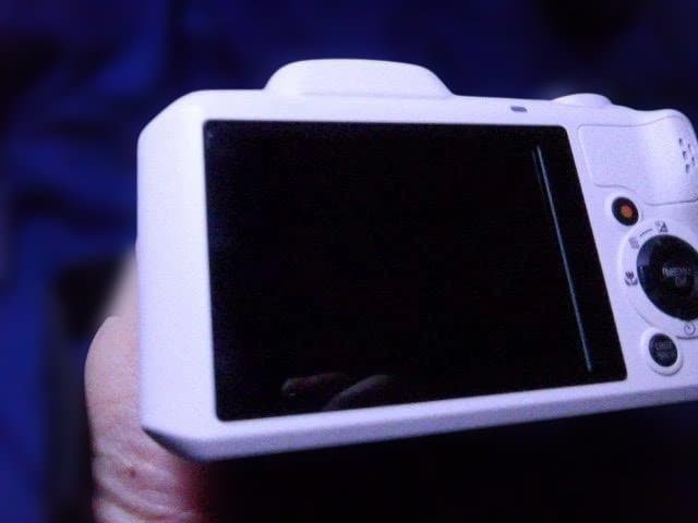 美品完動品。フジ FinePix S8650 ホワイト 単三電池使用