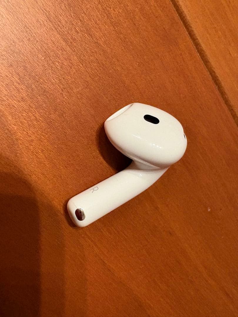 AirPods4 片耳（左）　充電ケースあり　ノイキャンなし　ケースカバー付き