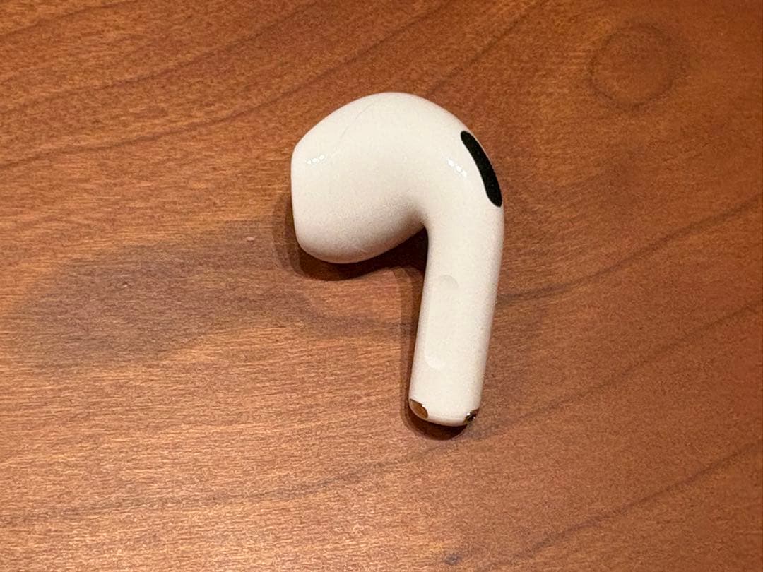AirPods4 片耳（左）　充電ケースあり　ノイキャンなし　ケースカバー付き