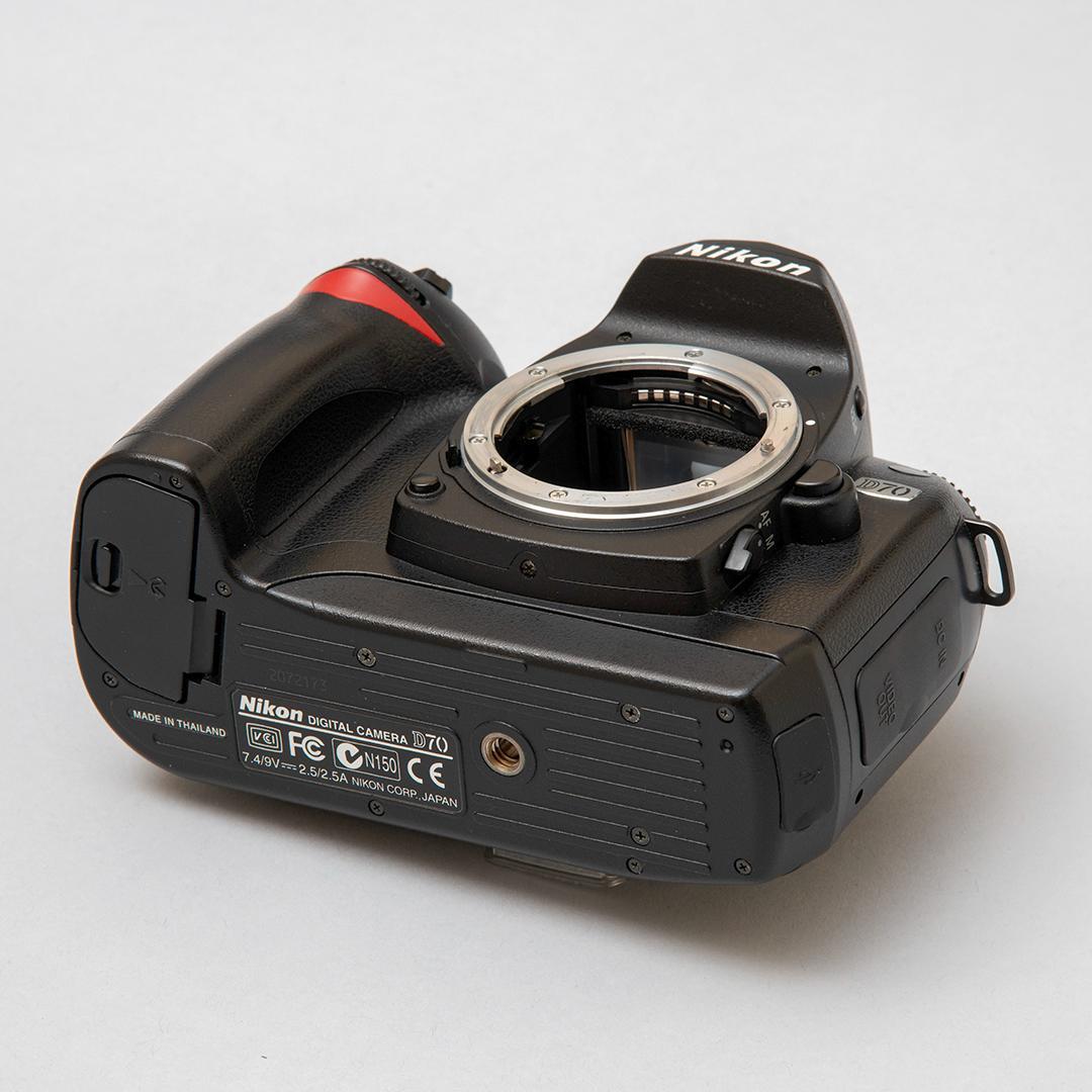 Nikon D70 デジタル一眼レフカメラレンズキット