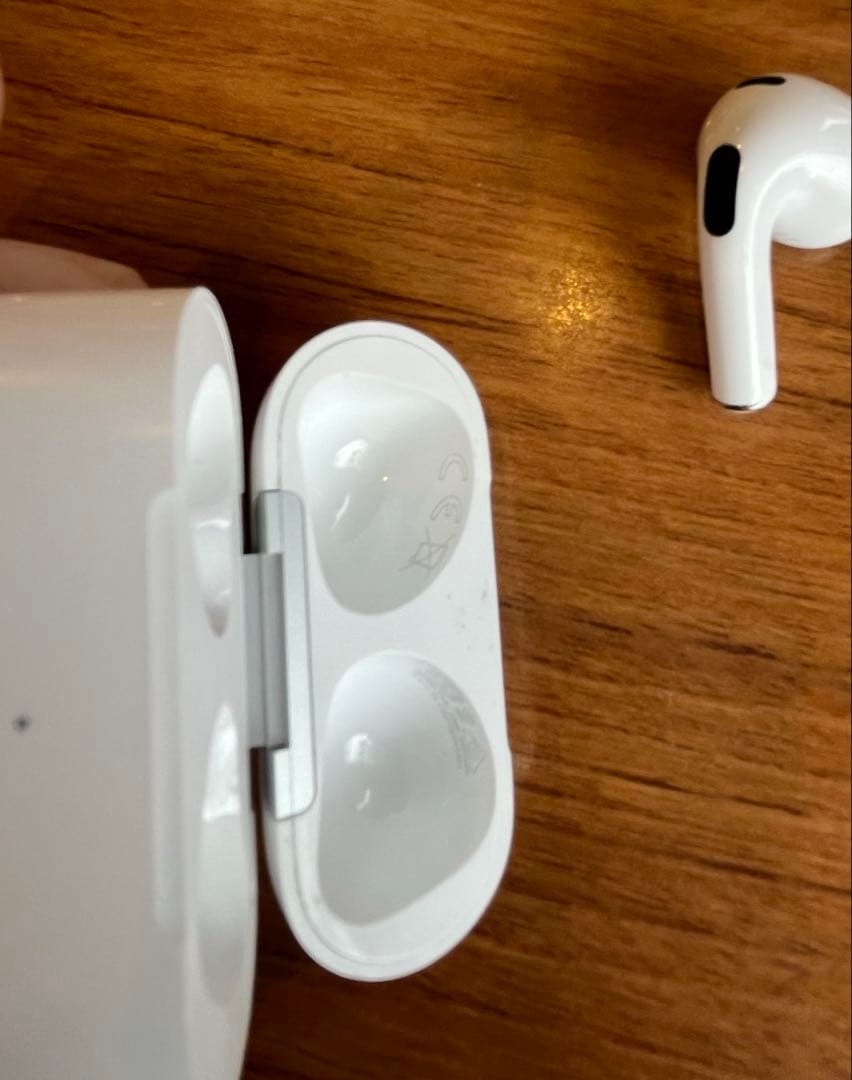 Apple  純正 AirPods 機種不明　ホワイト