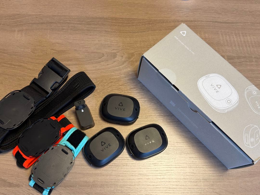 VIVE Ultimate トラッキングデバイス 3個+バンドつき