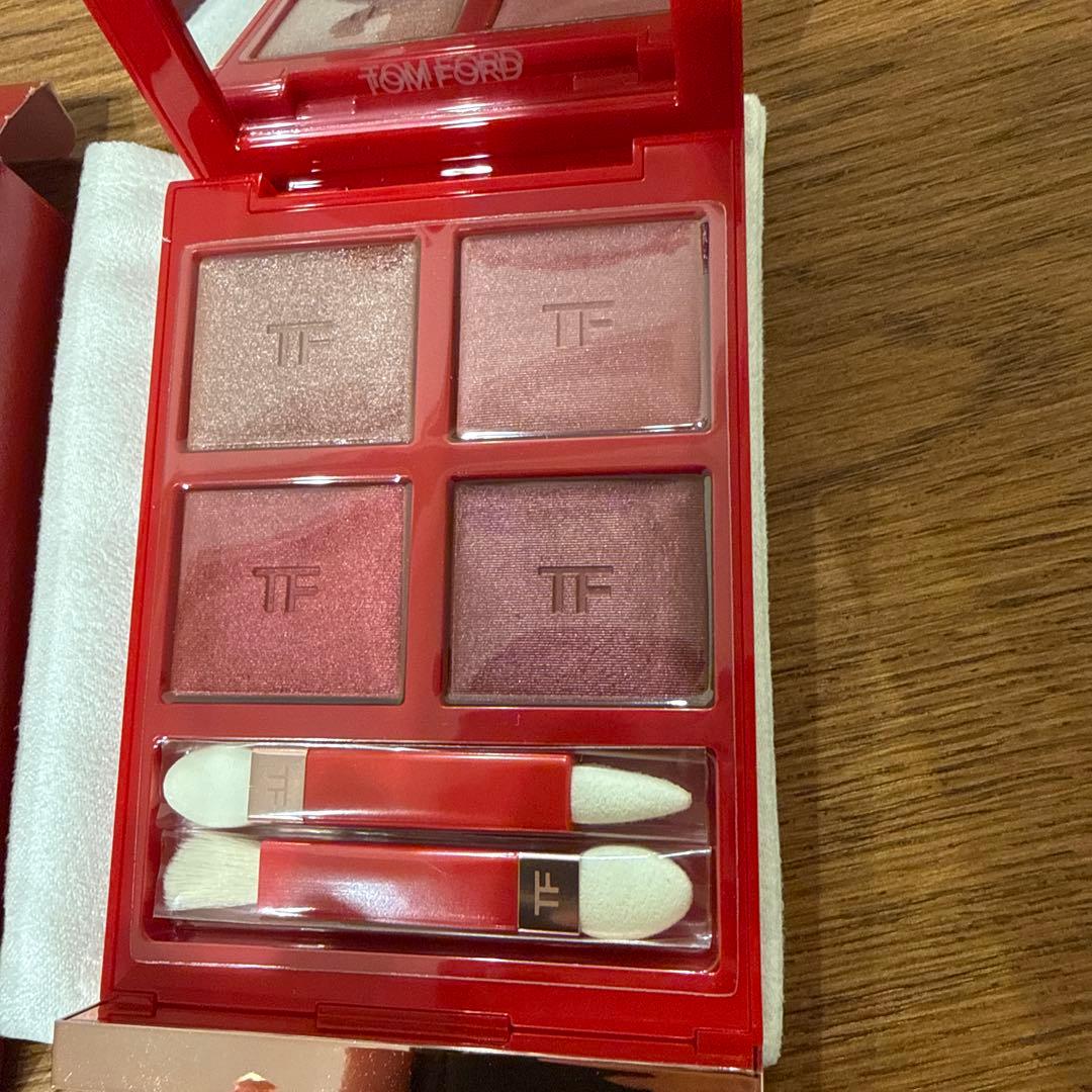 TOM FORD アイカラークォード 01SC エレクトリックチェリー