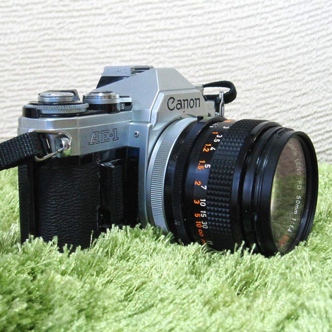 Canon AE-1 一眼レフカメラ　レンズ2コセット(フィルムアナログカメラ)
