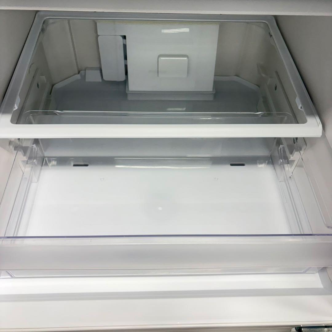 820 日立 1〜2人暮らし用　中型冷蔵庫　小型　右開き　別荘保管品　3ドア