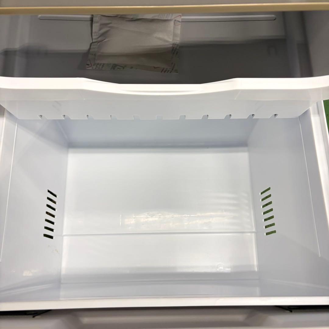 820 日立 1〜2人暮らし用　中型冷蔵庫　小型　右開き　別荘保管品　3ドア