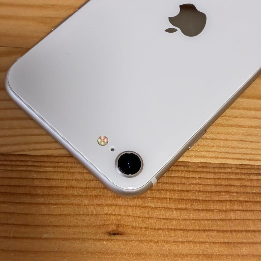 バッテリー新品　iPhoneSE第3世代64GB SIMフリー　美品　おまけ有り