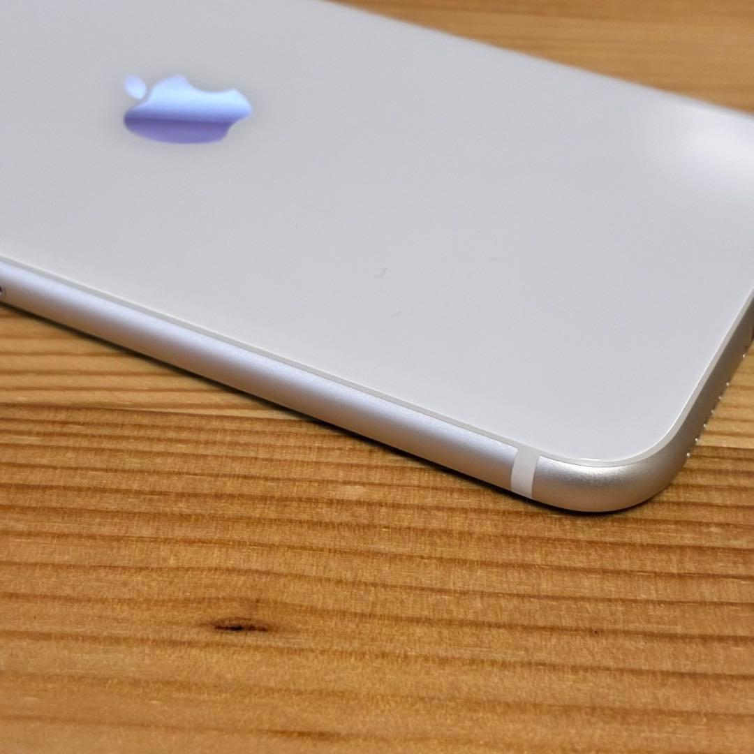 バッテリー新品　iPhoneSE第3世代64GB SIMフリー　美品　おまけ有り