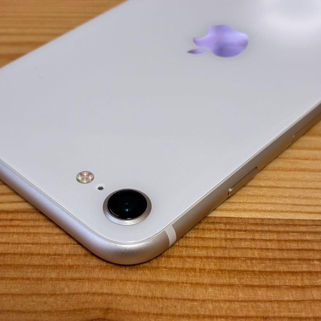 バッテリー新品　iPhoneSE第3世代64GB SIMフリー　美品　おまけ有り