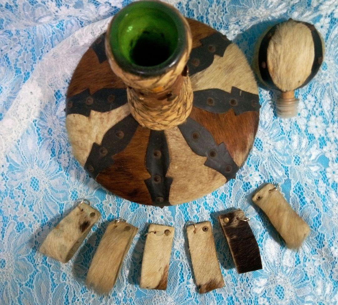 伝統的な手工芸品 動物の皮製