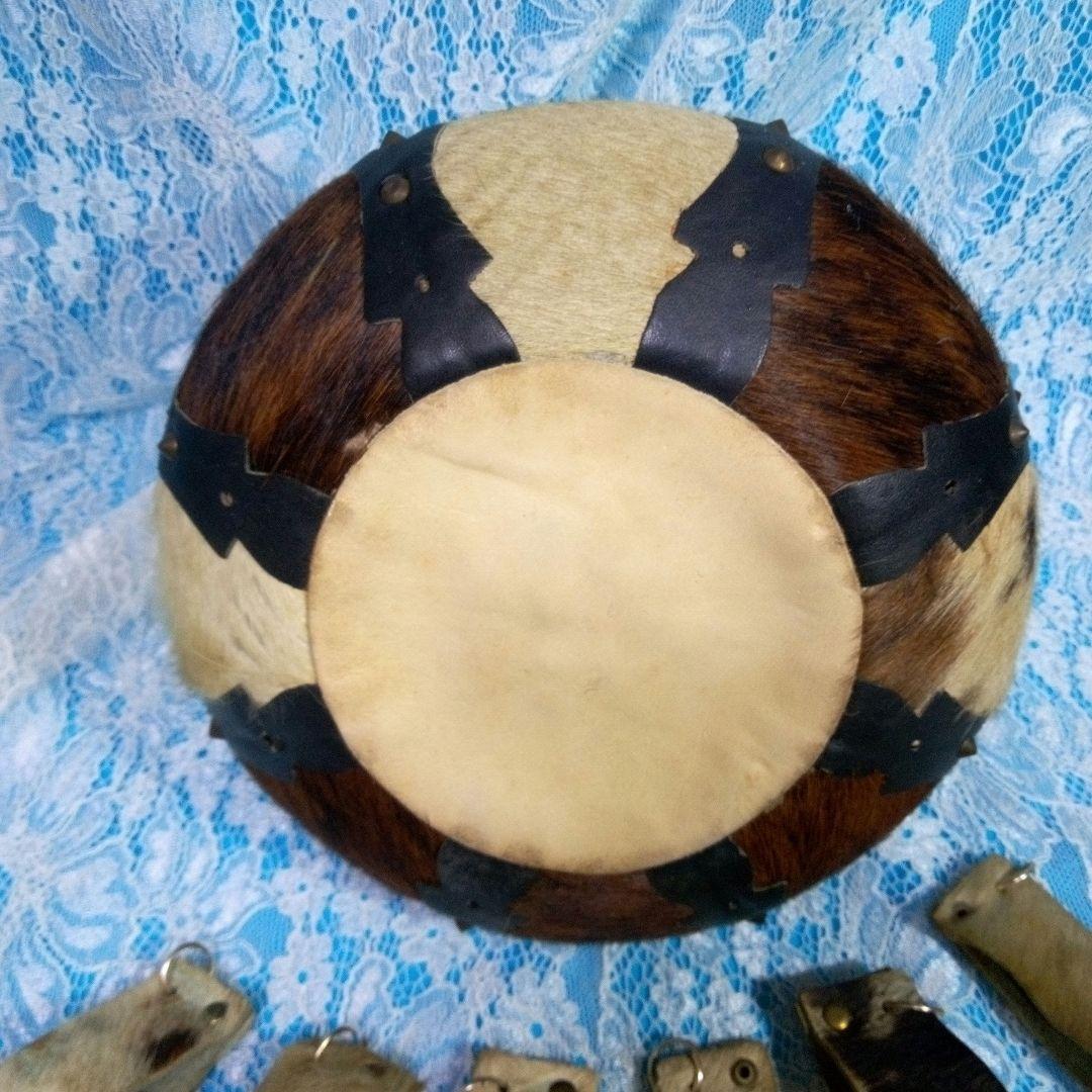 伝統的な手工芸品 動物の皮製