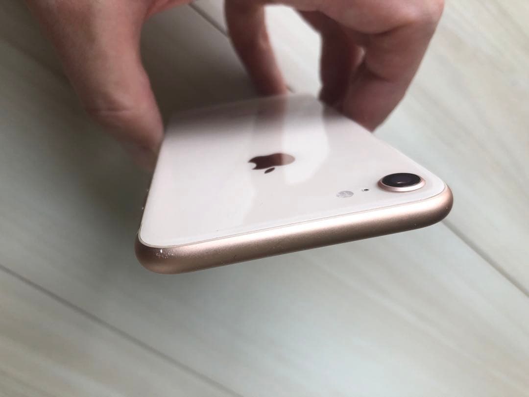（美品）Apple iPhone8 64GB ゴールド　箱あり