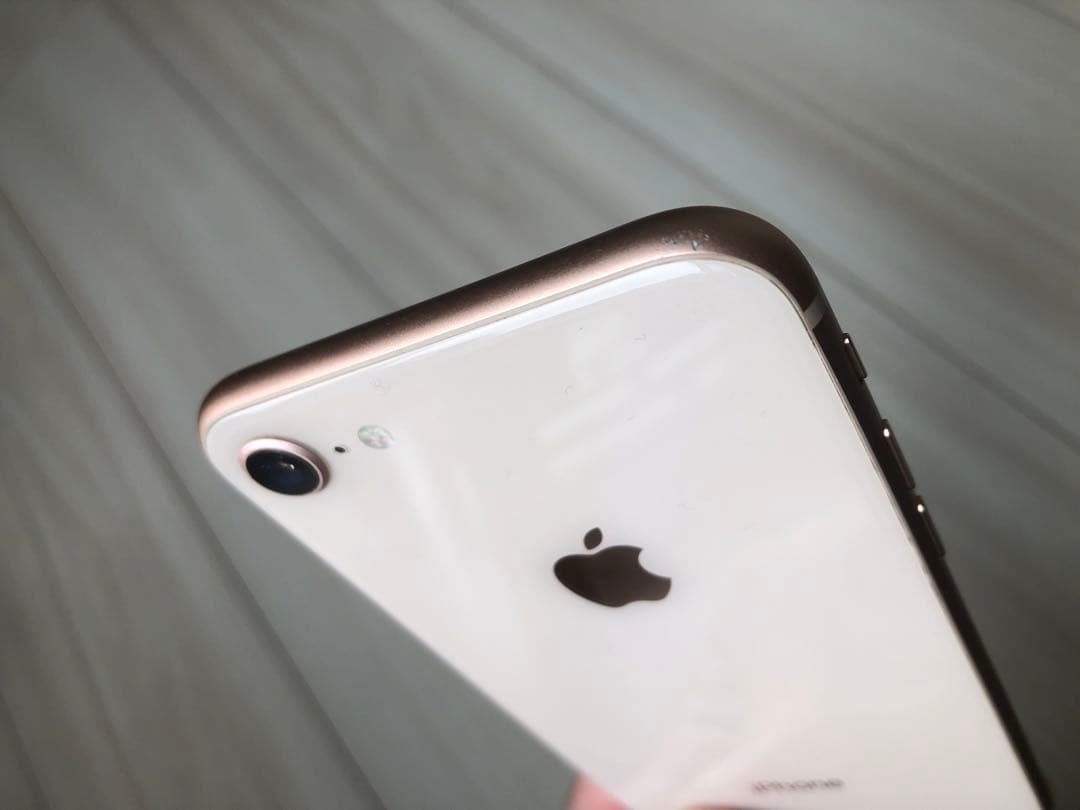 （美品）Apple iPhone8 64GB ゴールド　箱あり