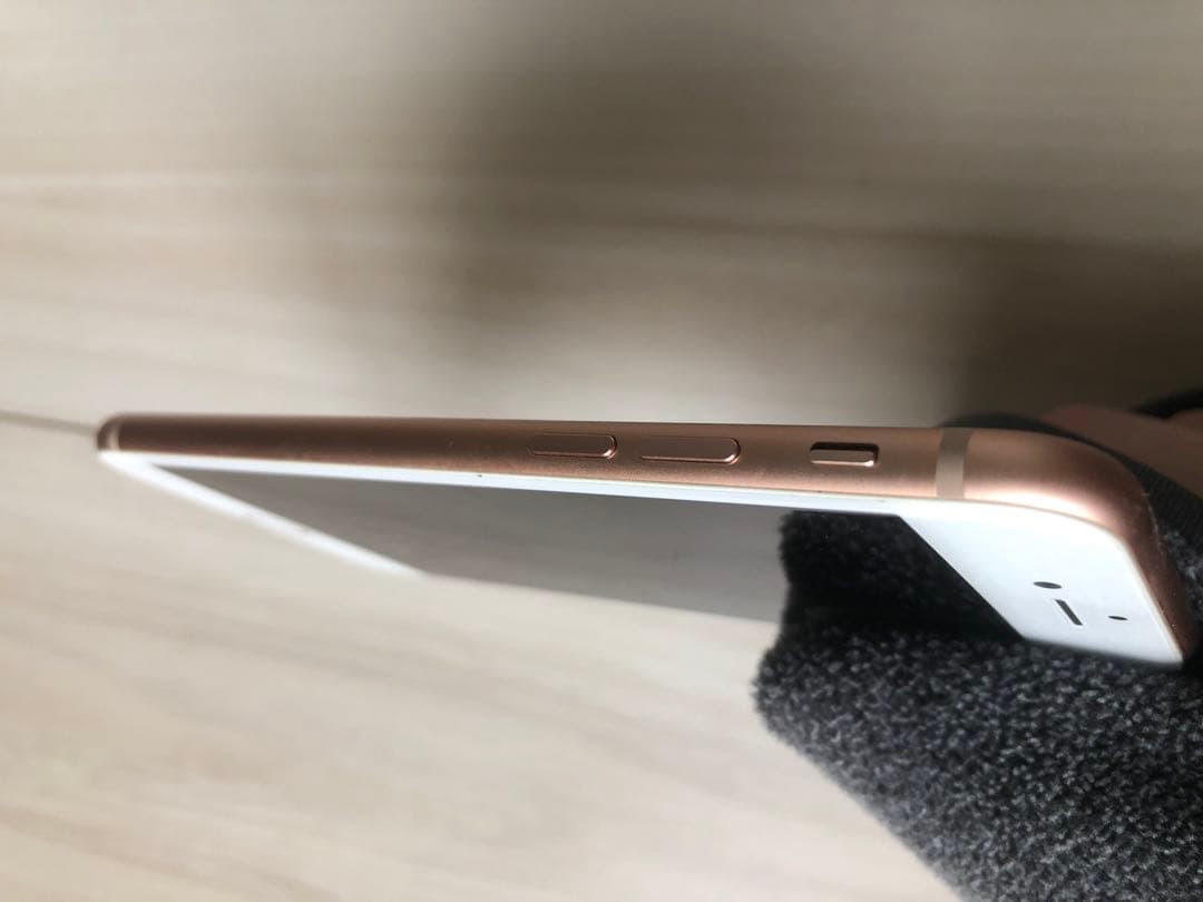（美品）Apple iPhone8 64GB ゴールド　箱あり