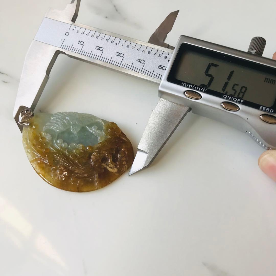[P280-002］ 翡翠　ペンダントトップ　天然石　ミャンマー産　カービング