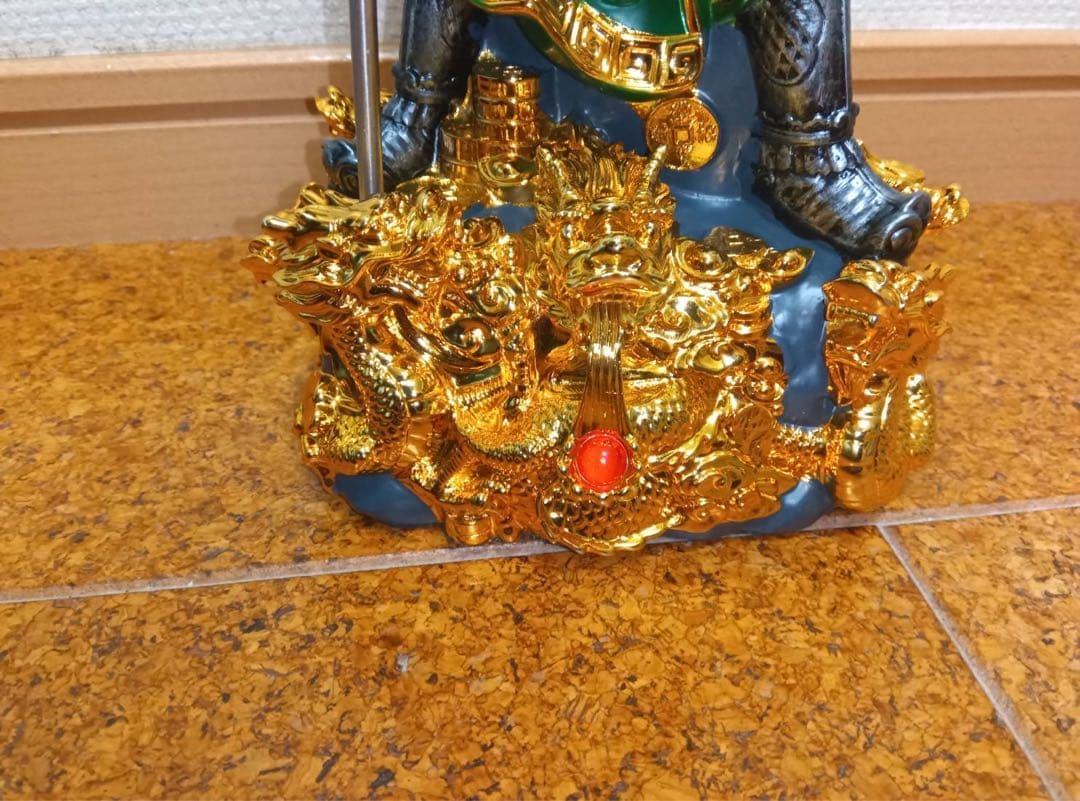 堂々たる風格　武神[関羽]の迫力立像 おまけ付き　値下げ！！