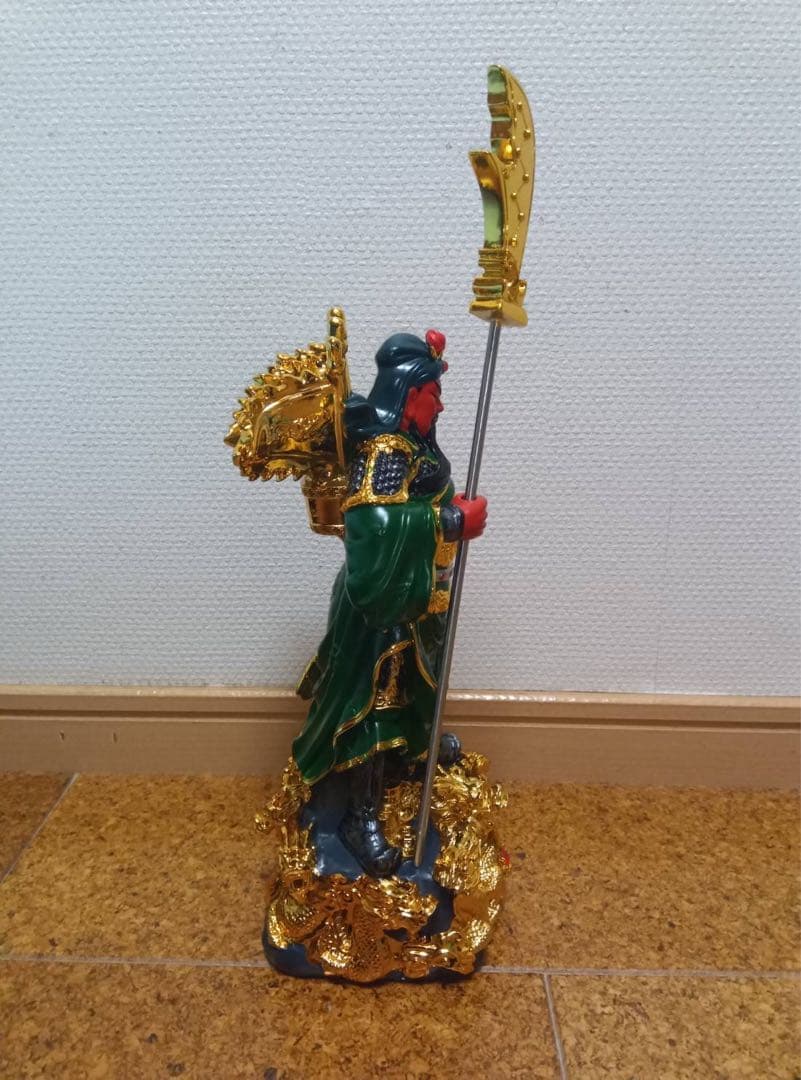 堂々たる風格　武神[関羽]の迫力立像 おまけ付き　値下げ！！