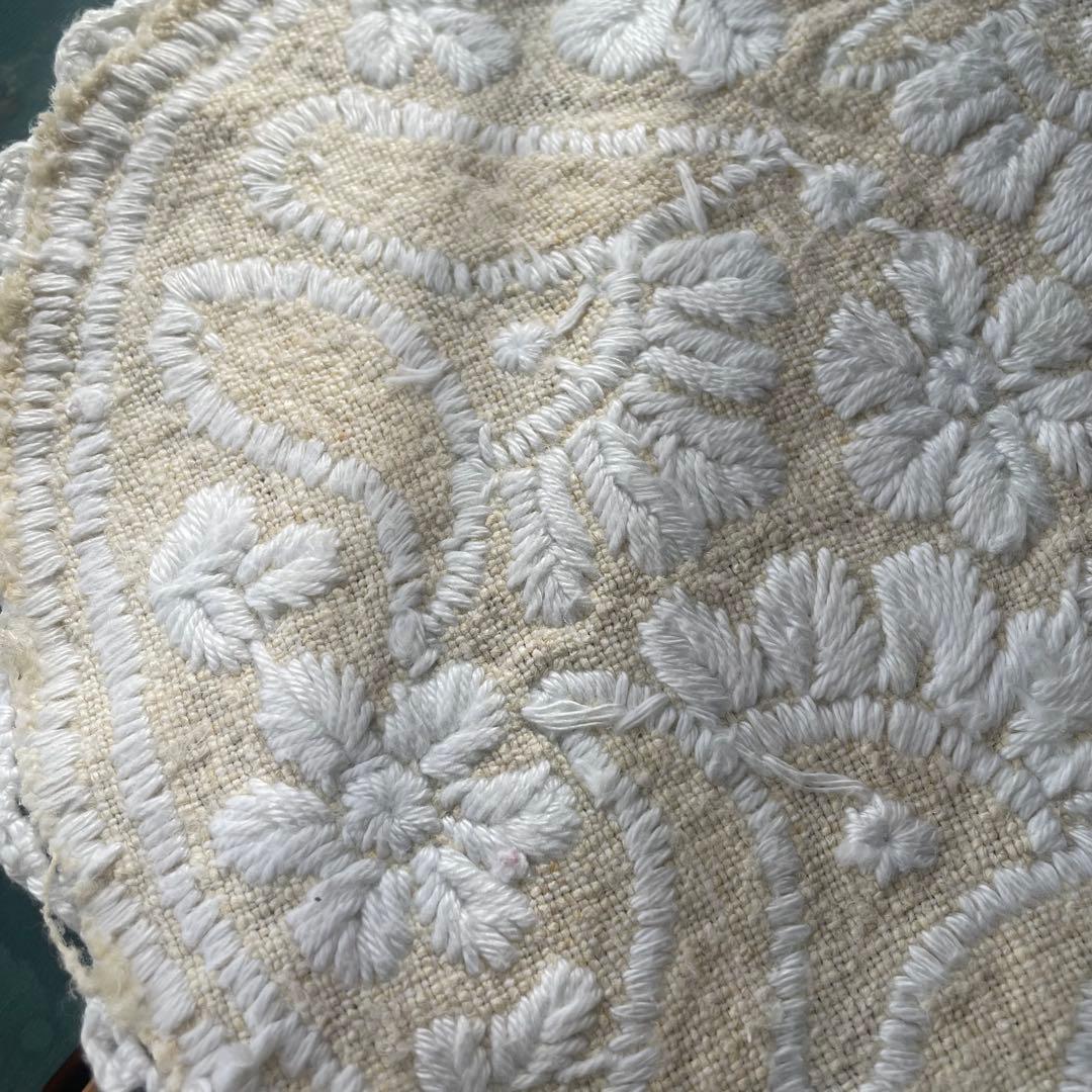 【 La Renaissance 】聖なる白伝説のイーラーショシュ祈りの刺繍布①