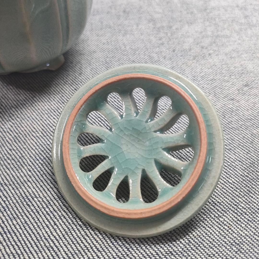 新品未使用【共箱付】 青磁金彩蓮華文 香炉