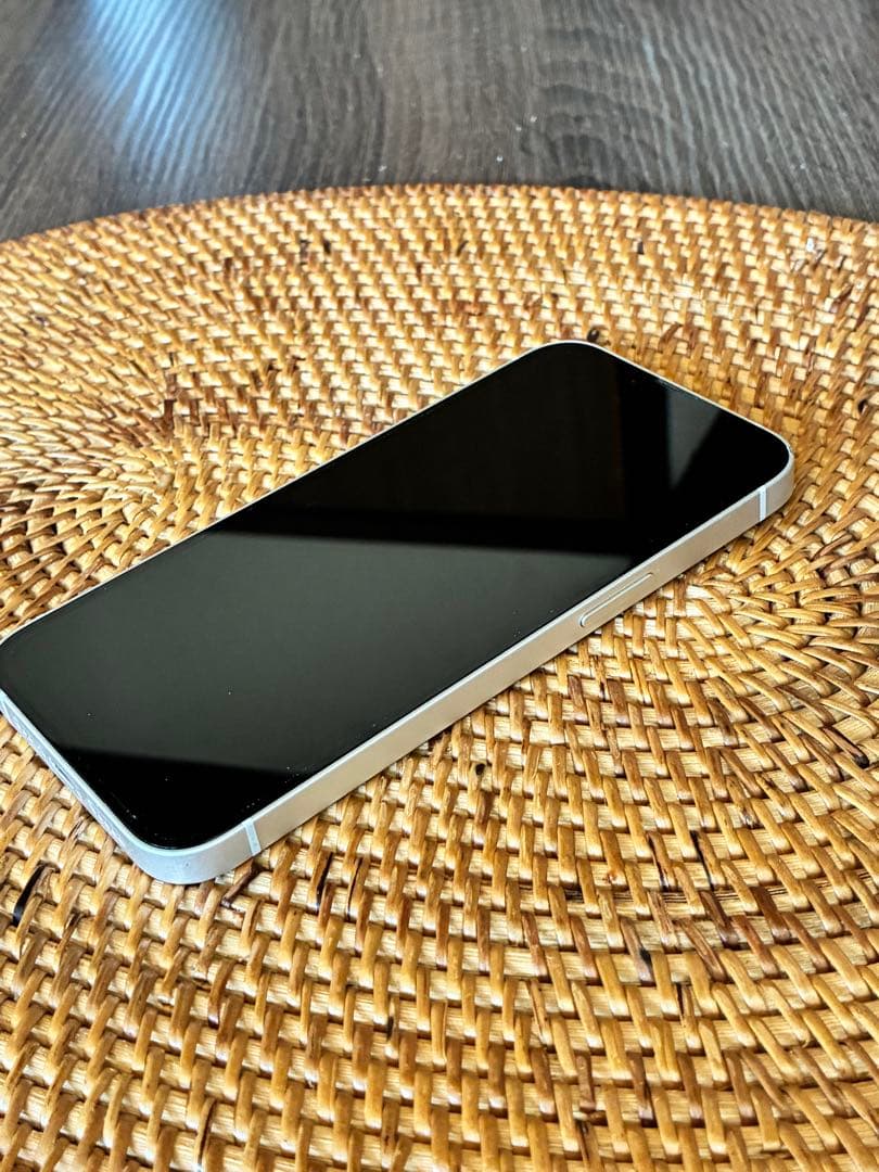 iPhone13本体 256GB ホワイト　SIMフリー