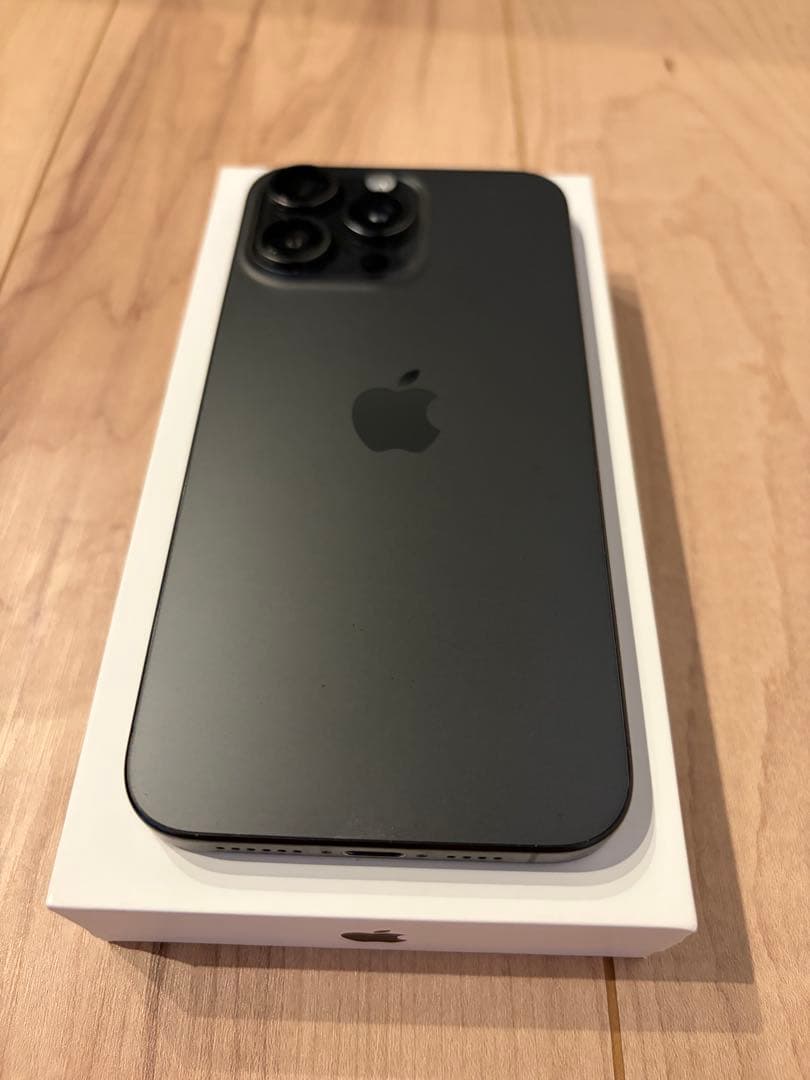 Apple iPhone 15 Pro Max 256GB ブラックチタニウム