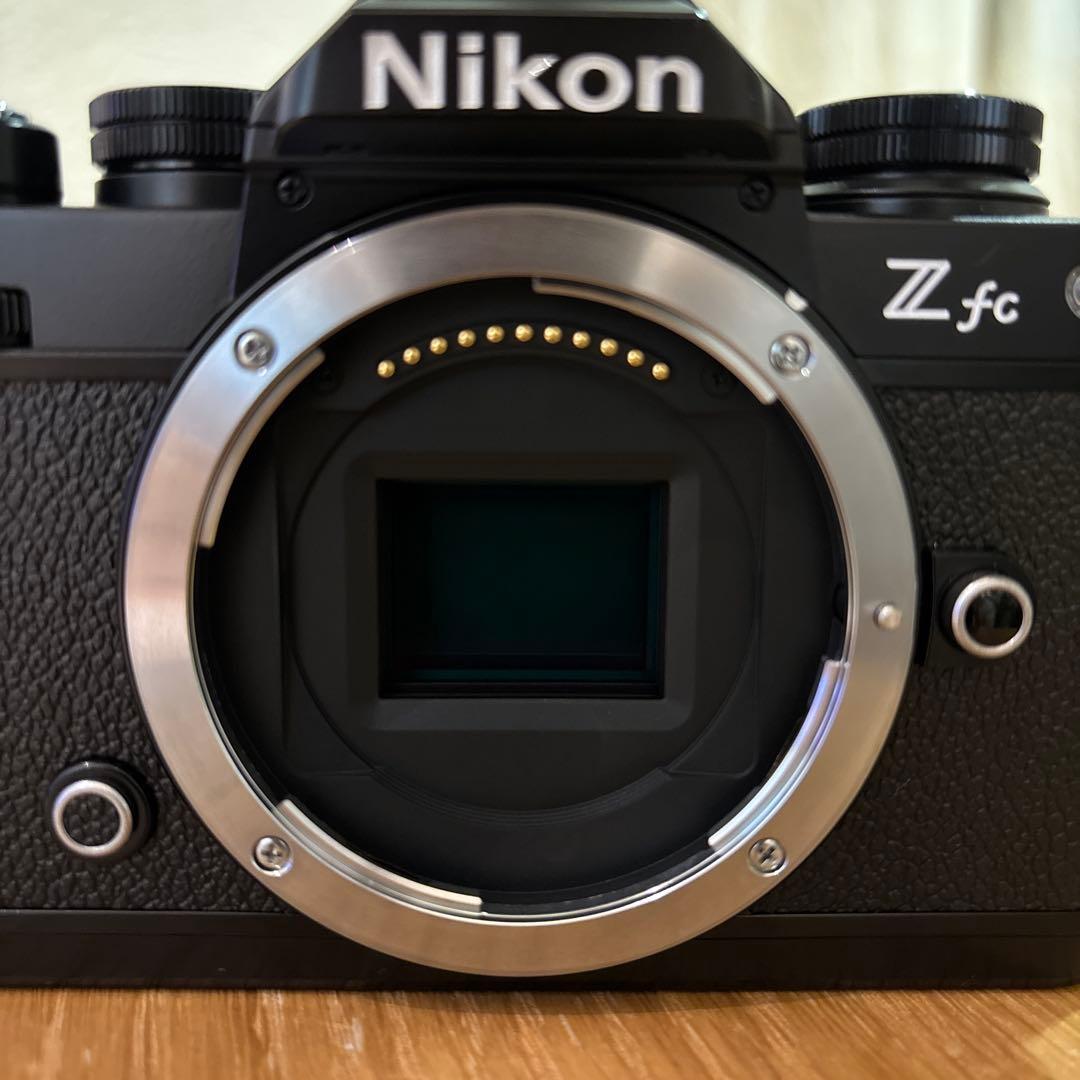 Nikon Z fc ミラーレス一眼カメラレンズキット 美品　別売品のおまけ付き