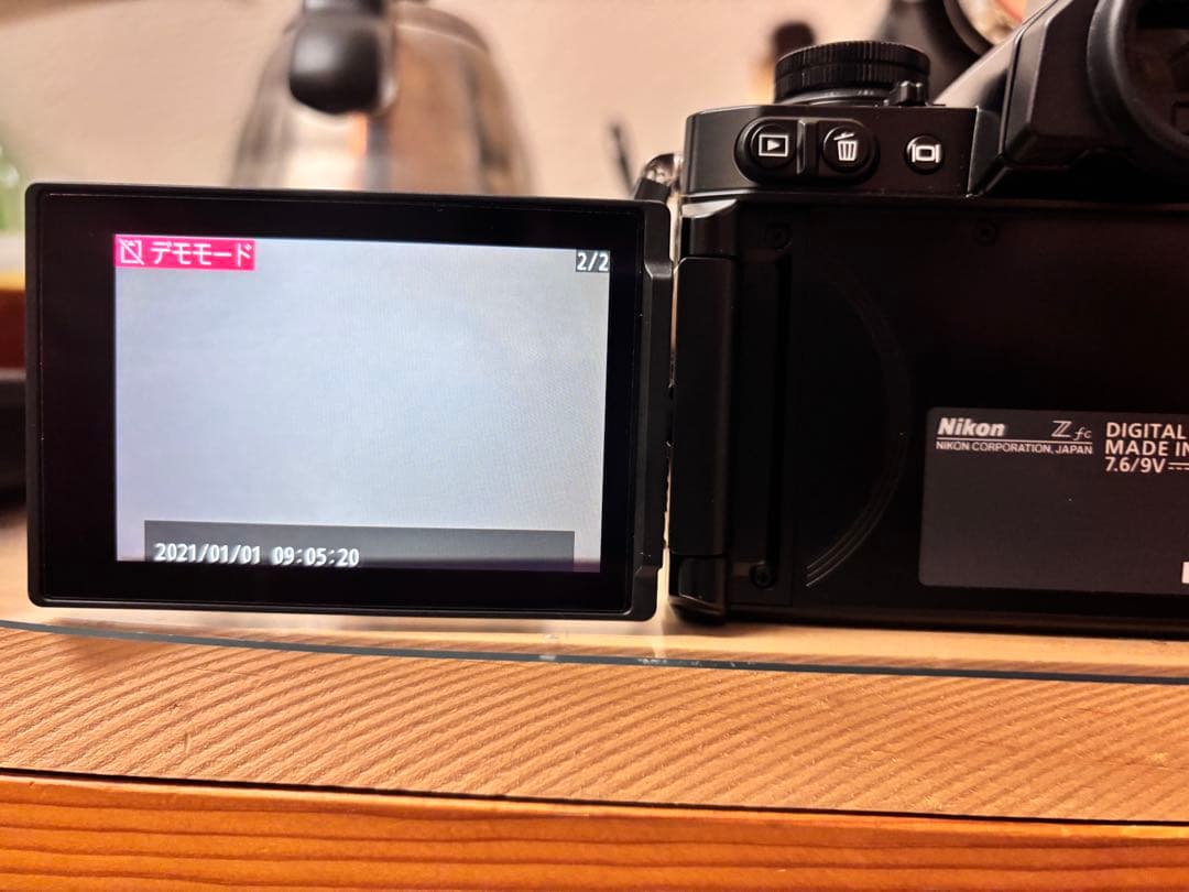 Nikon Z fc ミラーレス一眼カメラレンズキット 美品　別売品のおまけ付き