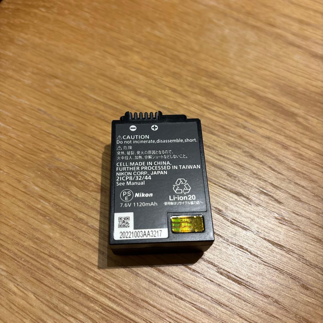 Nikon Z fc ミラーレス一眼カメラレンズキット 美品　別売品のおまけ付き
