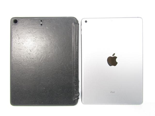 Apple iPad A1893 第6世代 128GB シルバー 中古
