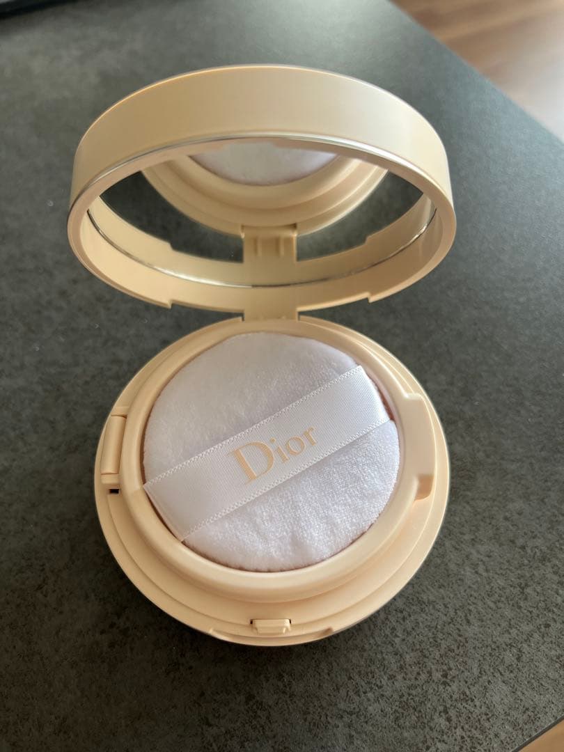 Dior ディオールスキン フォーエバー クッション パウダー　ラベンダー