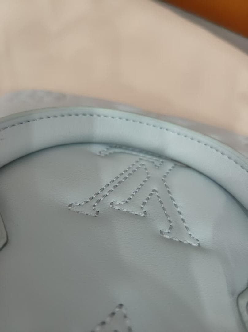 ブルーのアルマバッグで、2022 年に購入いたしました。