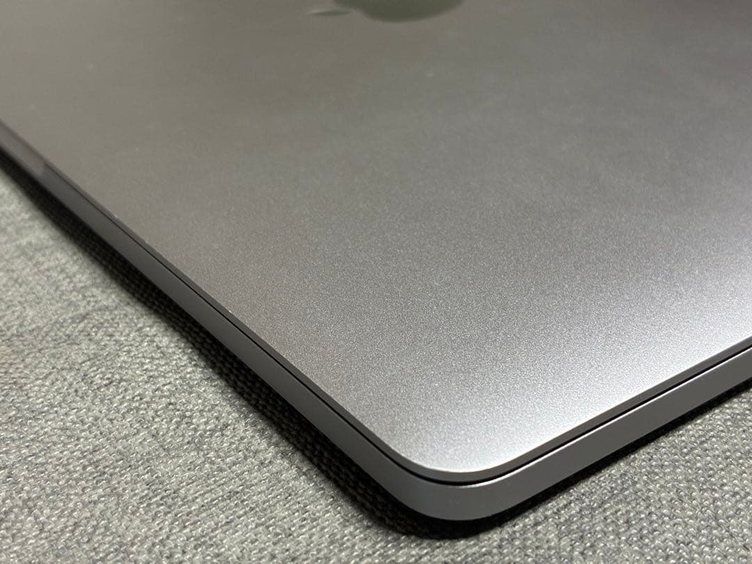 Touch bar付きのMac book Pro 2018