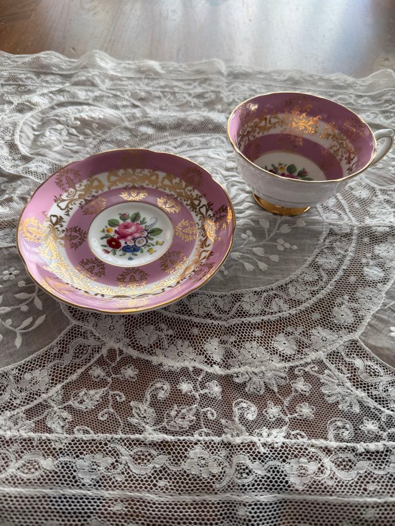 英国ロイヤルグラフトン ピンク＆ゴールド 豪華金彩 カップ＆ソーサー