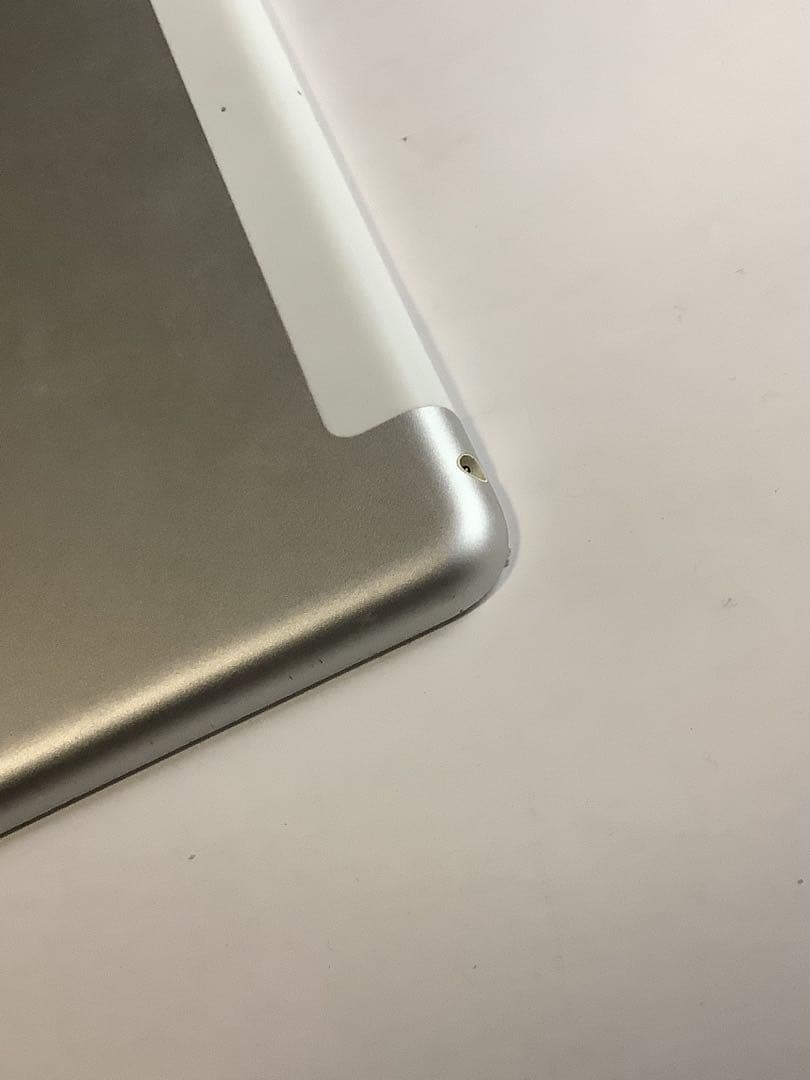 iPad シルバー 第5世代 32GB Wi-Fi 本体MP1L2J/A