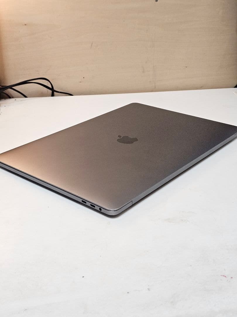 MacBook Pro 15インチ2016/Core i7/16GB/512GB