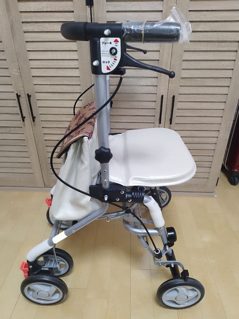 アイルウォークlight 歩行器　シルバーカー　介護