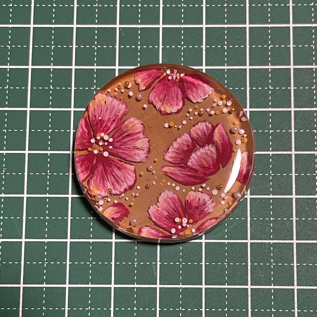 茶色バックに花　　レジンヘアゴムorブローチorペンダントトップ