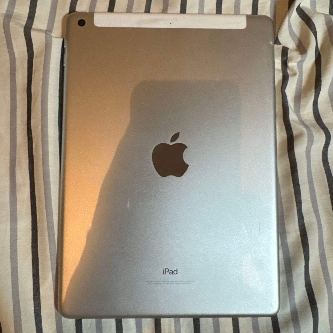 iPad (第5世代) Wi-Fi + Cellular