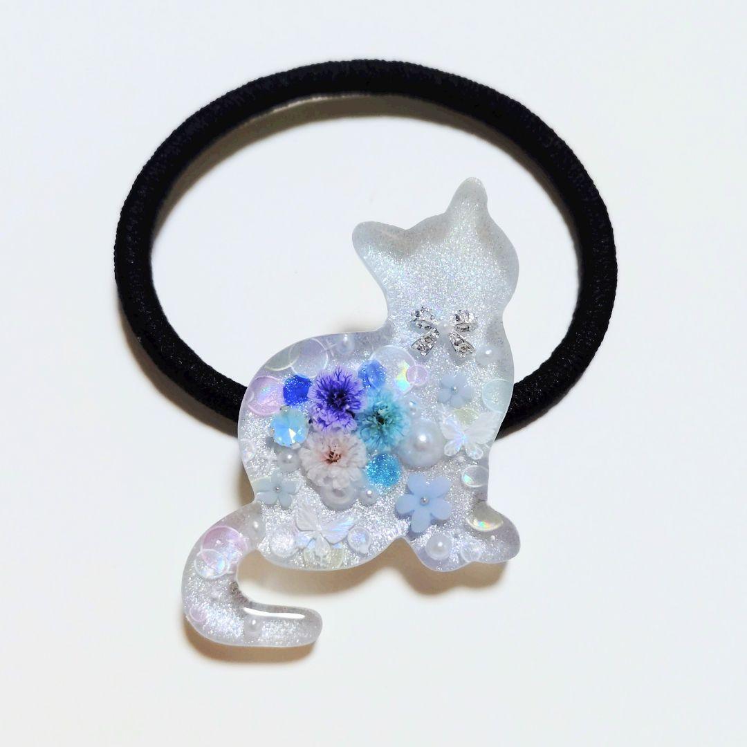 No.584　レジン ヘアゴム マグネット ピンバッジ 猫ねこカスミソウ