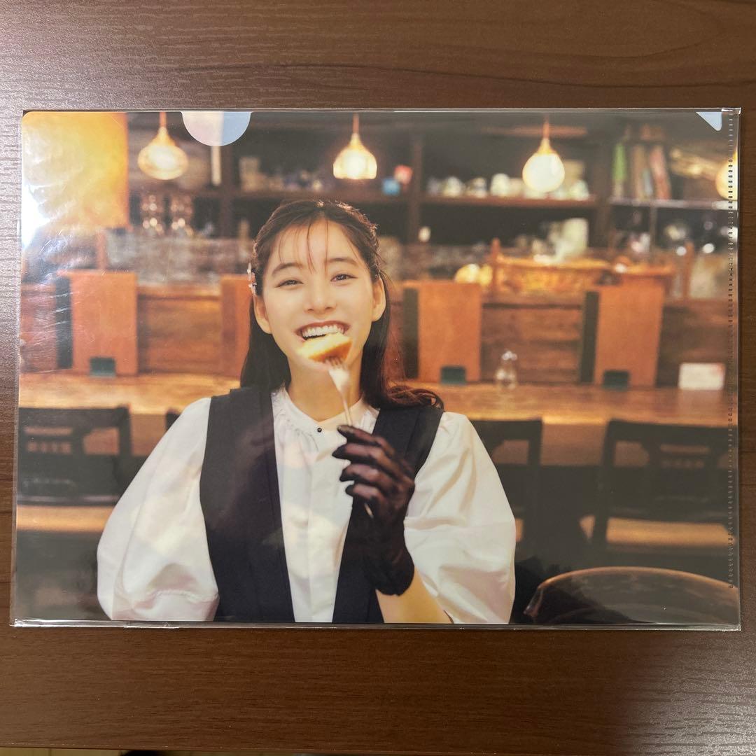 新木優子　直筆サイン入り　オフィシャルカレンダー2023.4-2024.3